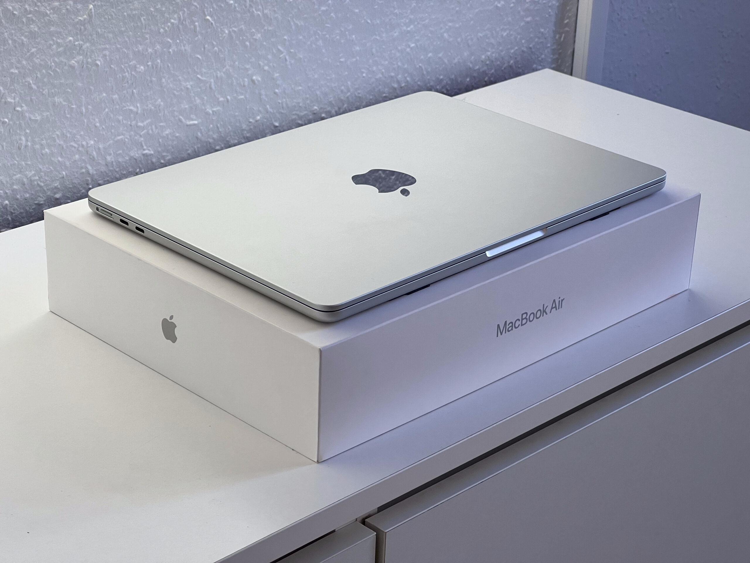 Hibátlan MacBook Air 2025 13″ M4 256GB 2 ÉV Garanciával Számlával 100% Aksi