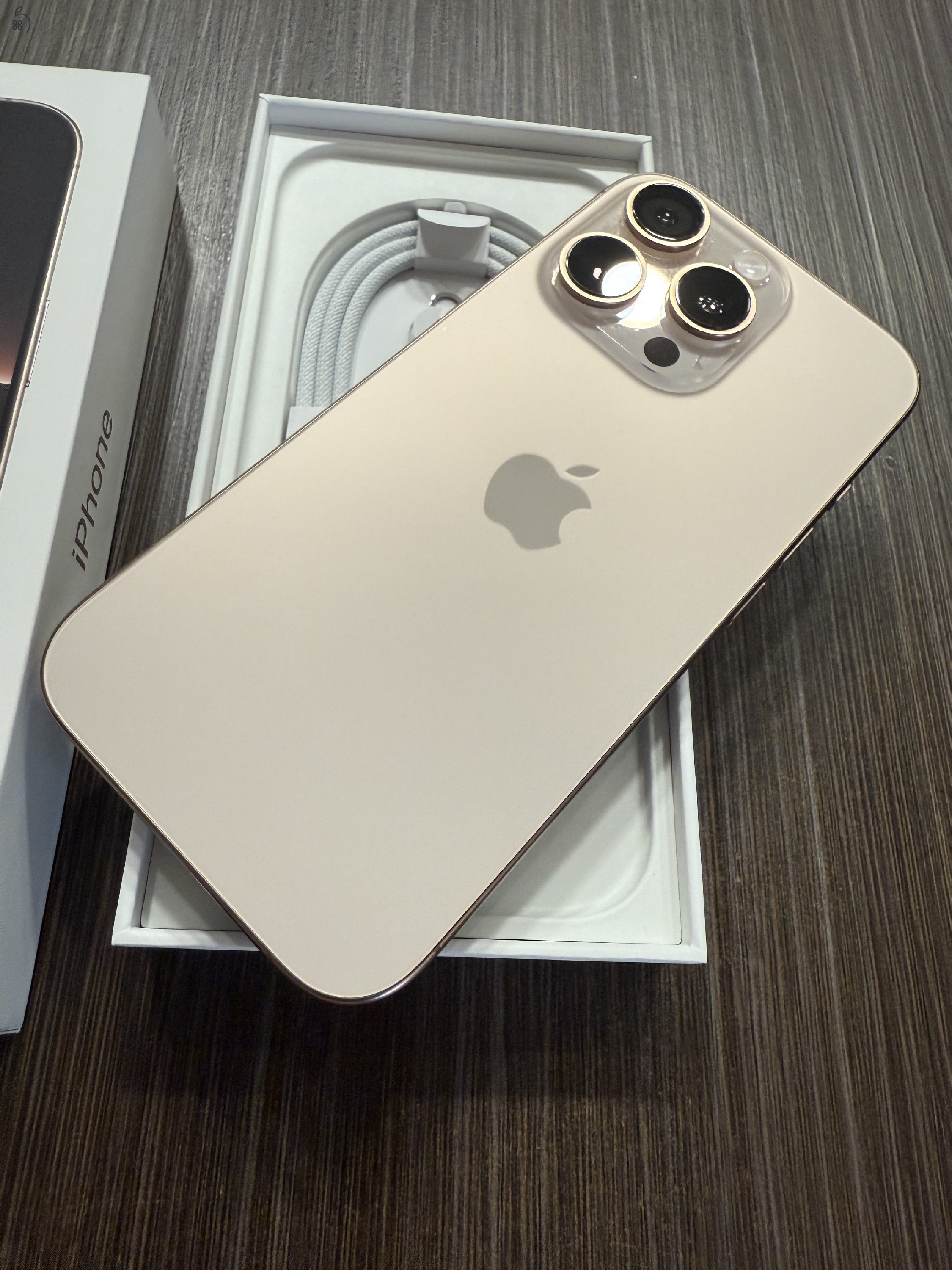 Eladó jó áron iPhone 16 pro Desert független mobiltelefon