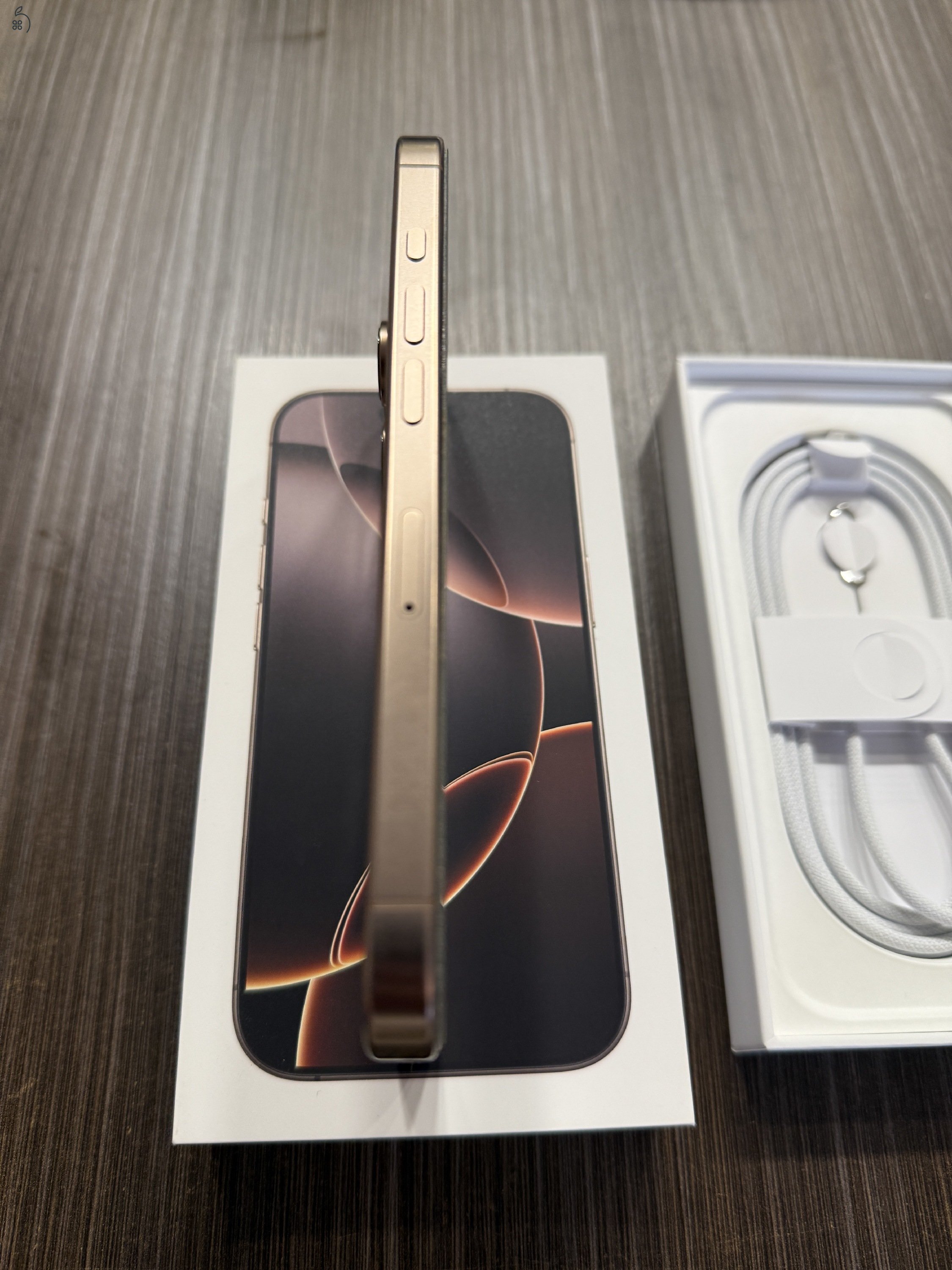Eladó jó áron iPhone 16 pro Desert független mobiltelefon