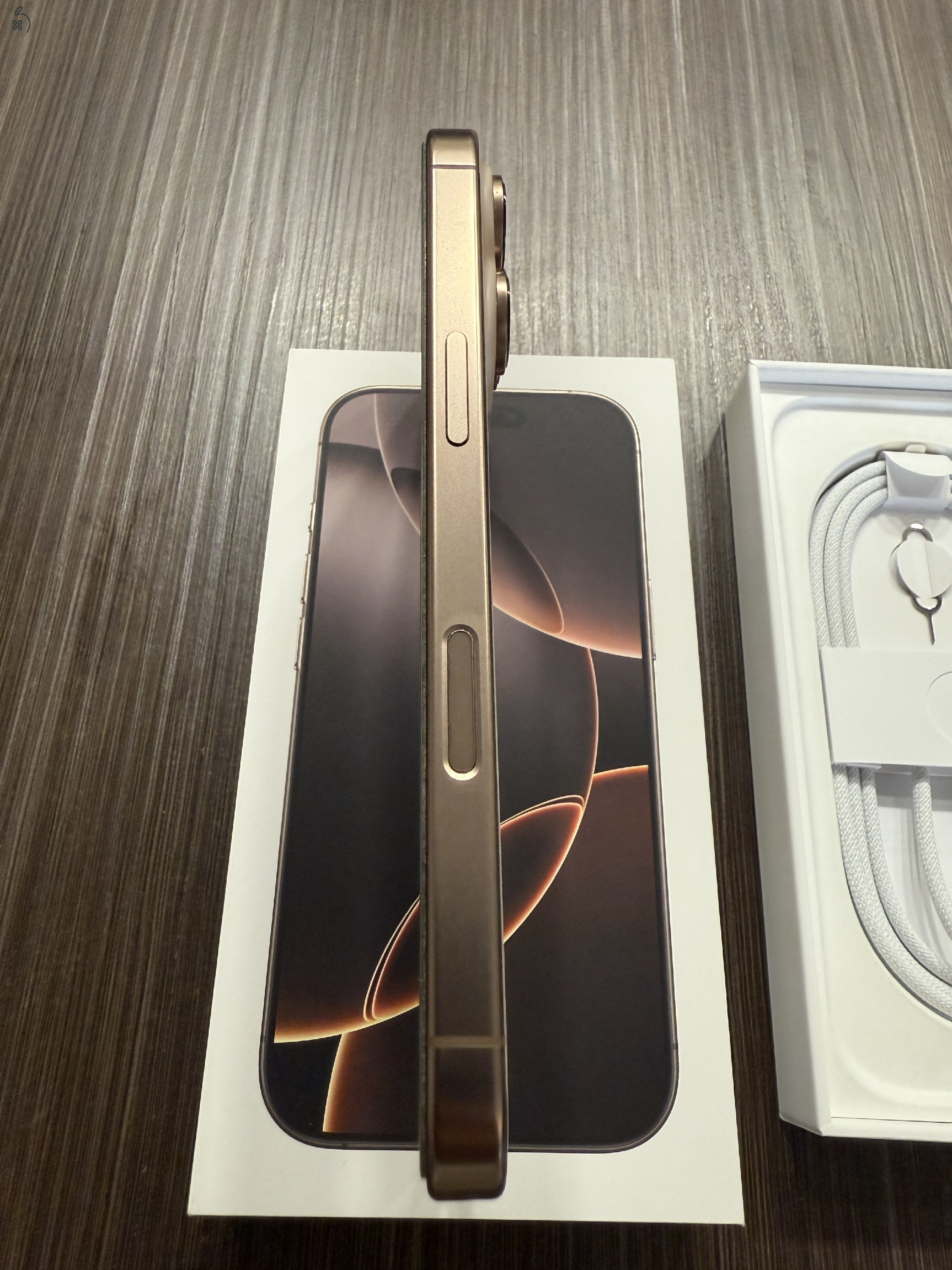 Eladó jó áron iPhone 16 pro Desert független mobiltelefon