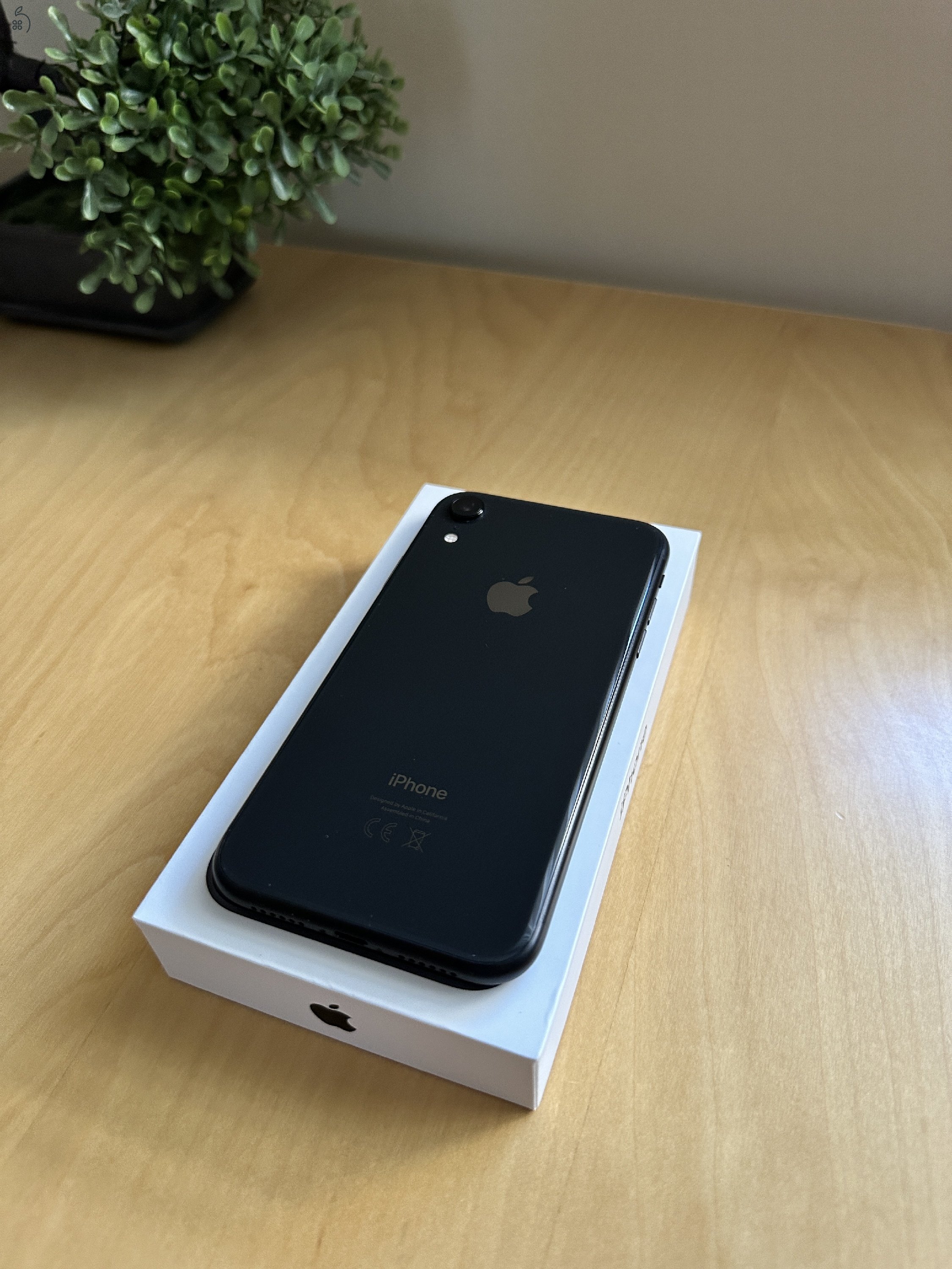 Apple iPhone XR 64 GB | fekete | kártyafüggetlen | magyar