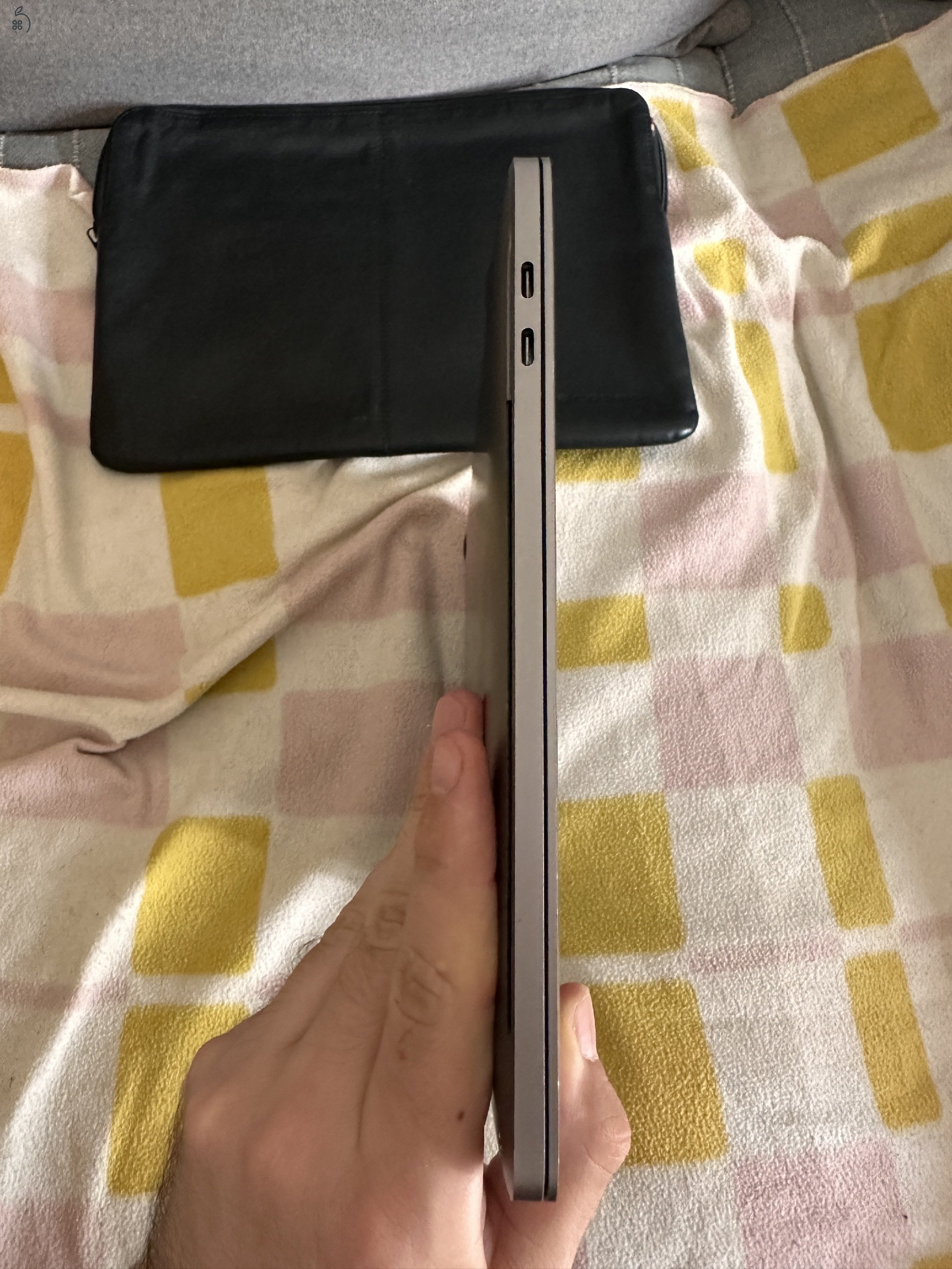 Macbook pro 2016 touchbar 8/256 magyar bill