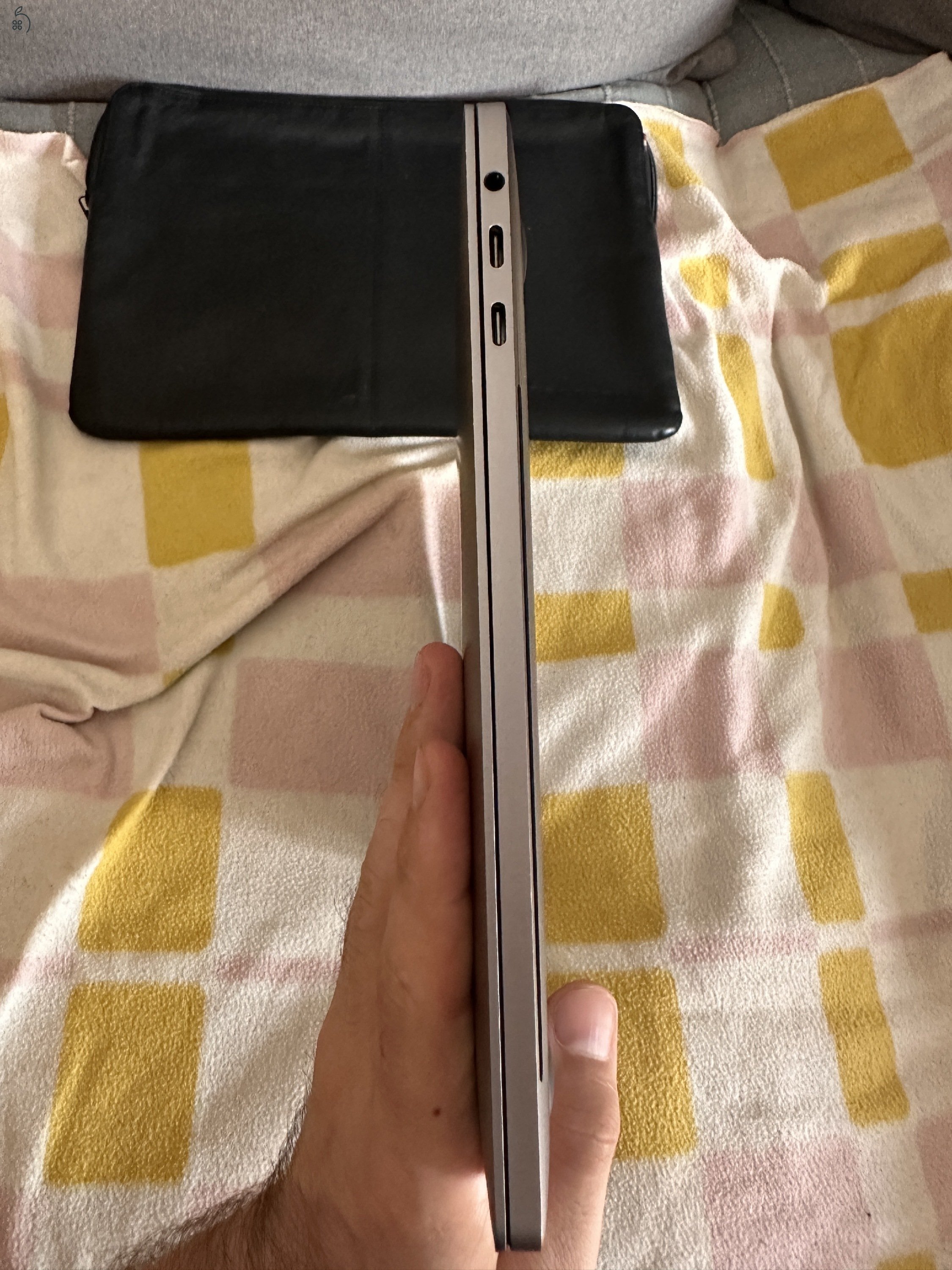 Macbook pro 2016 touchbar 8/256 magyar bill