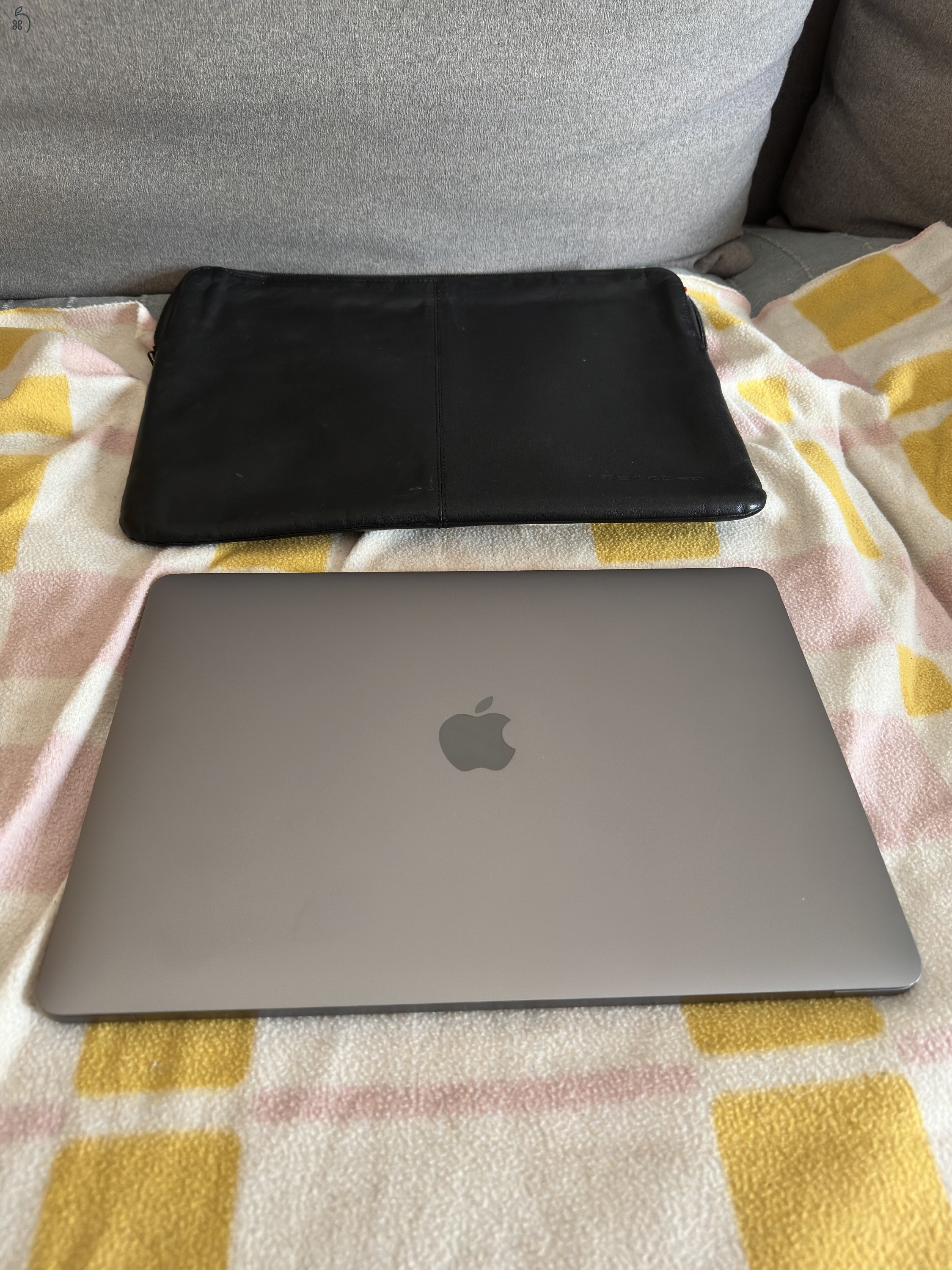 Macbook pro 2016 touchbar 8/256 magyar bill