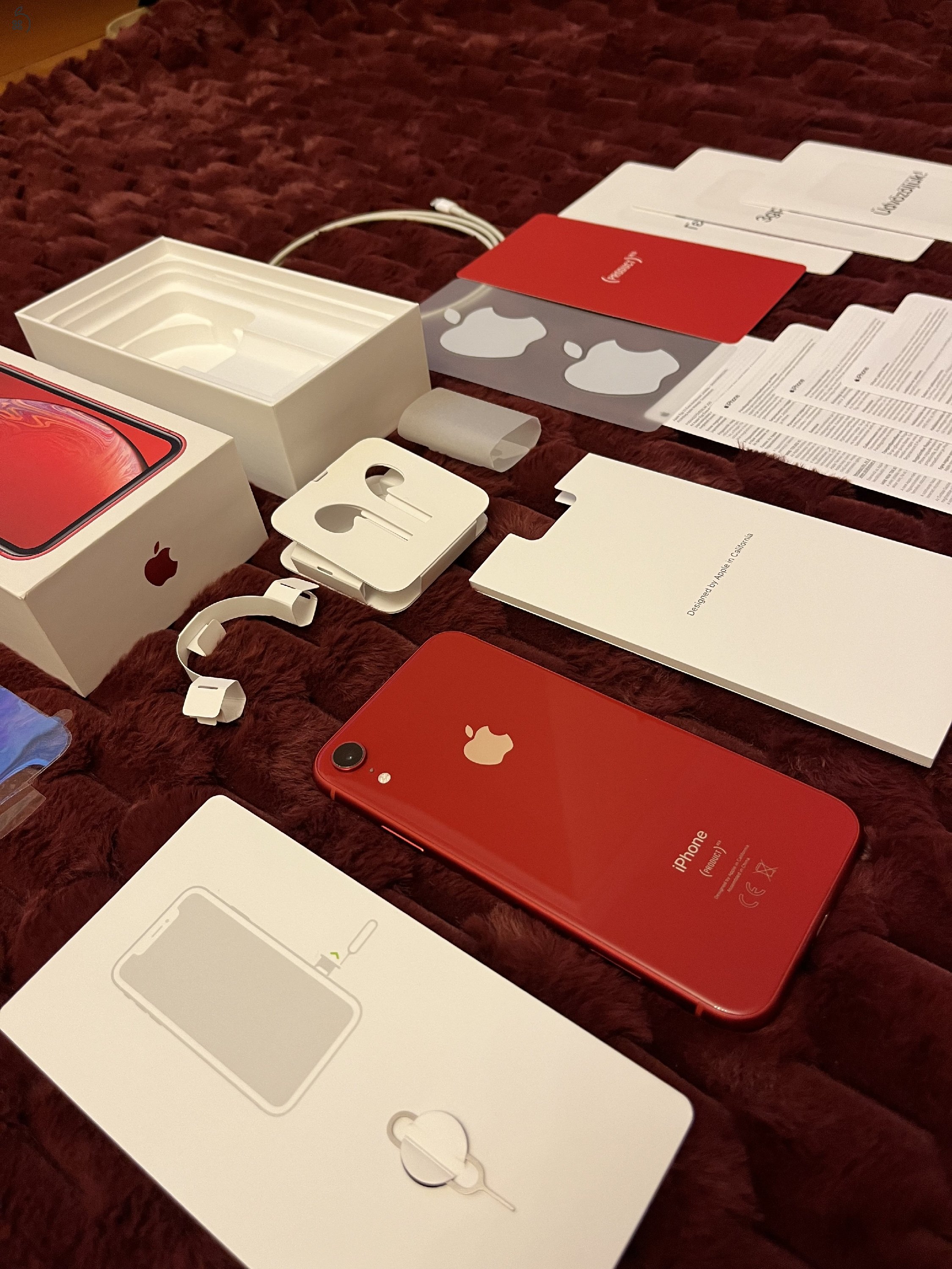 Karcmentes, új állapotban lévő Apple iPhone XR 64GB Product Red