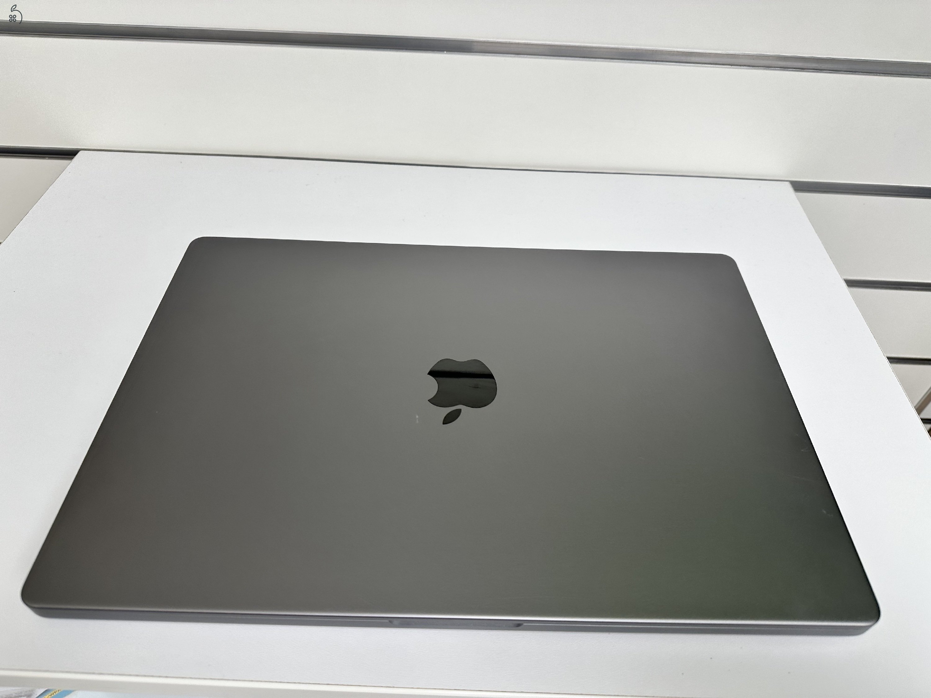 Üzletből, garanciával, MacBook Pro Retina 16″ M2 Max 96GB RAM/38Mag GPU/2TB SSD Space Gray