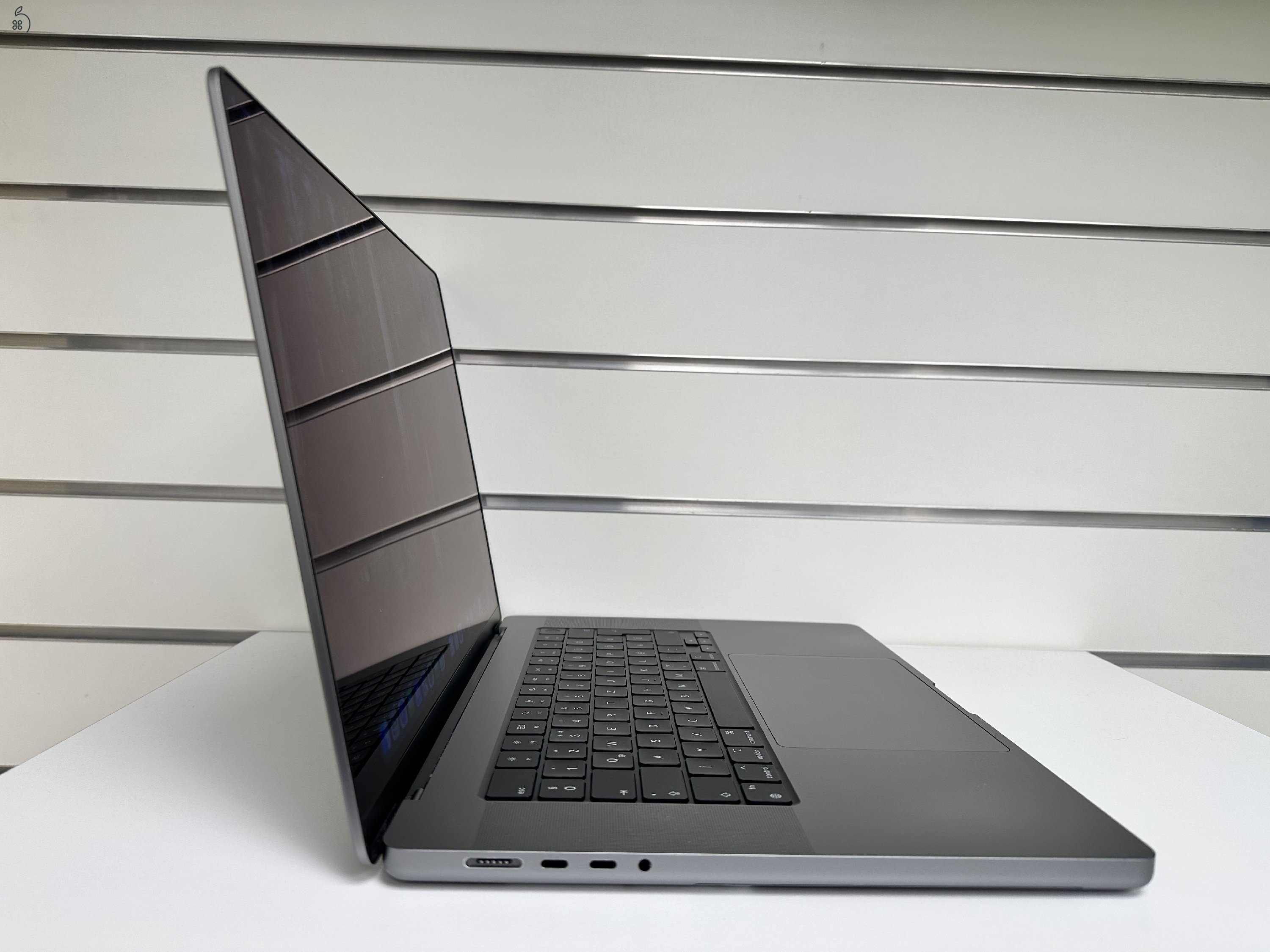 Üzletből, garanciával, MacBook Pro Retina 16″ M2 Max 96GB RAM/38Mag GPU/2TB SSD Space Gray