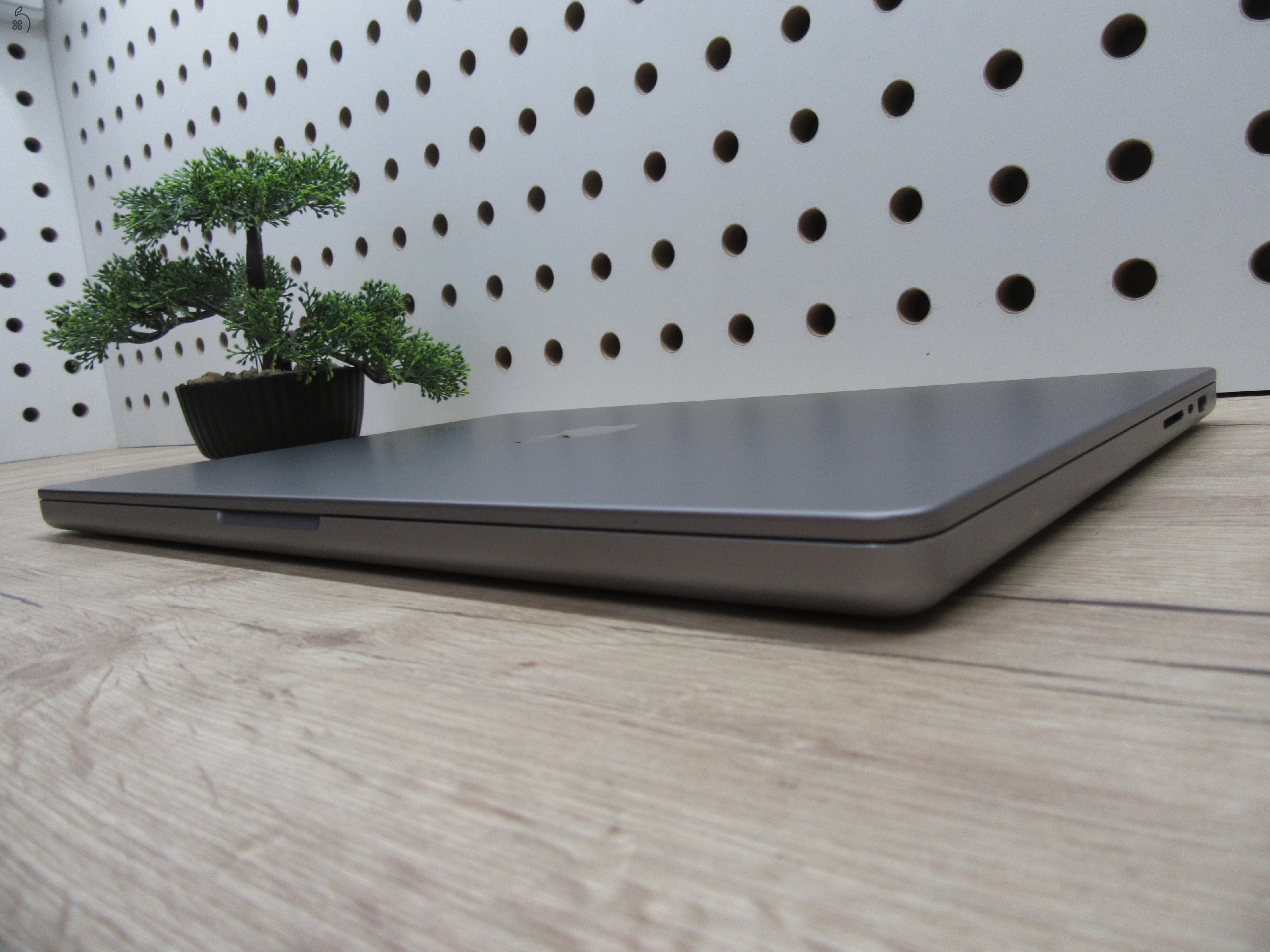 Apple MacBook Pro 16” M1 Pro – Újszerű állapot, prémium teljesítmény – 32 GB RAM / 512 GB SSD – Használt – 3 hónap garanciával