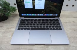 Apple MacBook Air 13” Retina – Könnyű, elegáns és megbízható – Használt, karcmentes – 3 hónap garanciával