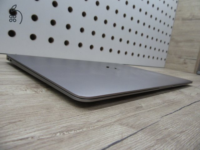 Apple MacBook Air 13” Retina – Könnyű, elegáns és megbízható – Használt, karcmentes – 3 hónap garanciával