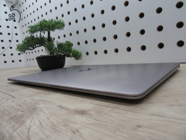 Apple MacBook Air 13” Retina – Könnyű, elegáns és megbízható – Használt, karcmentes – 3 hónap garanciával