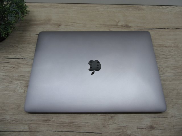 Apple MacBook Air 13” Retina – Könnyű, elegáns és megbízható – Használt, karcmentes – 3 hónap garanciával