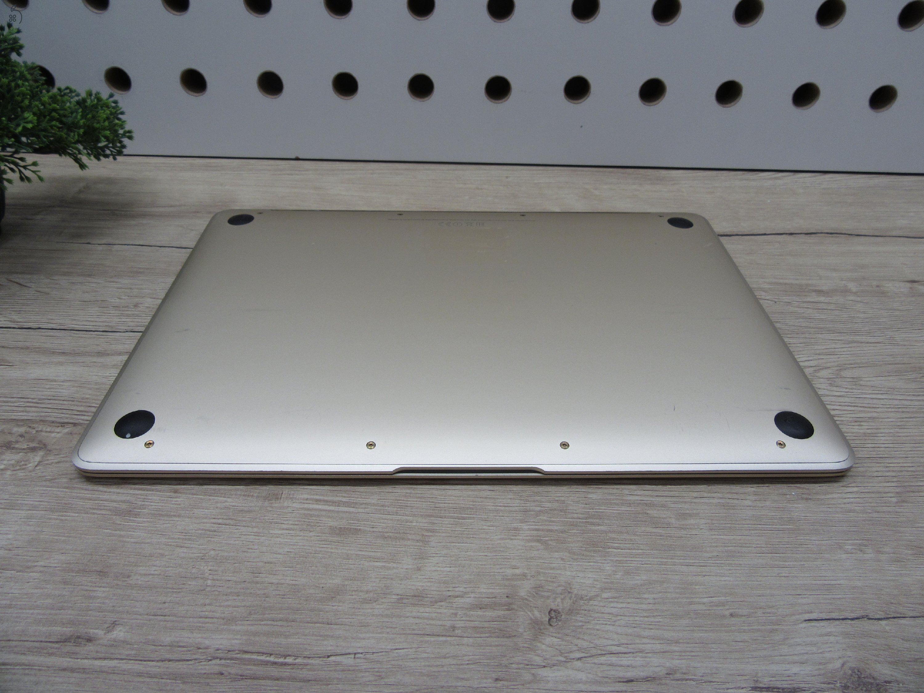 Apple MacBook 12” Retina – Pehelykönnyű elegancia, hordozható erő – Használt, szép állapot – 3 hónap garanciával