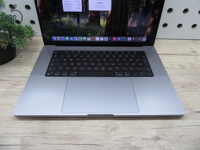 Apple MacBook Pro 16” M1 Pro – Profi teljesítmény és lenyűgöző kijelző – 32 GB RAM / 512 GB SSD – Használt, karcmentes – 3 hónap garanciával