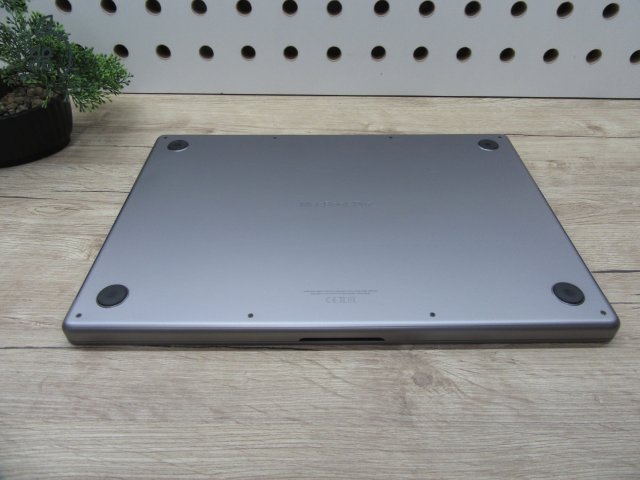 Apple MacBook Pro 16” M1 Pro – Profi teljesítmény és lenyűgöző kijelző – 32 GB RAM / 512 GB SSD – Használt, karcmentes – 3 hónap garanciával
