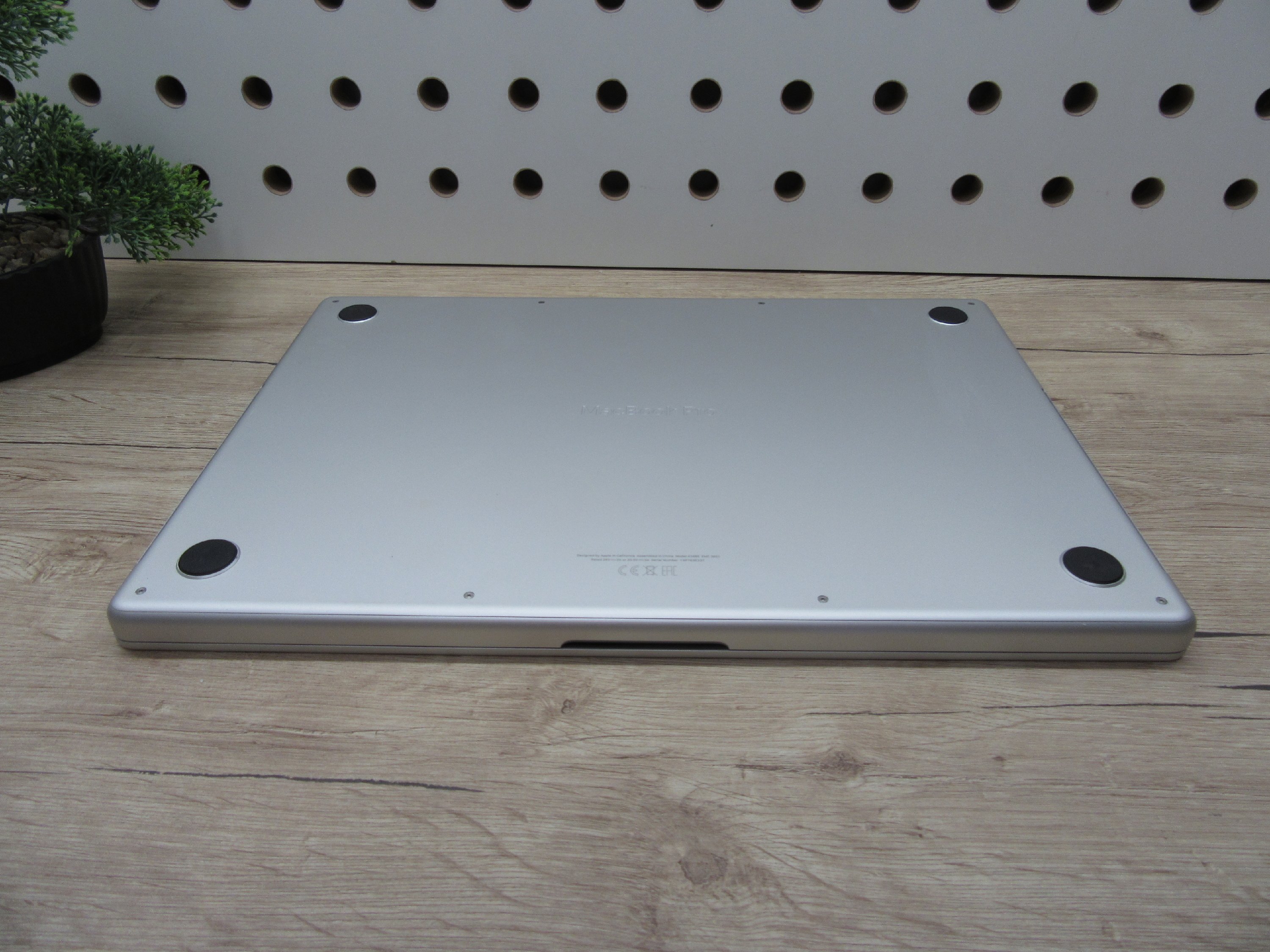 Apple MacBook Pro 16” M1 Pro – Elegáns erőgép, profi kijelzővel – 16 GB RAM / 512 GB SSD – Használt, szép állapot – 3 hónap garanciával