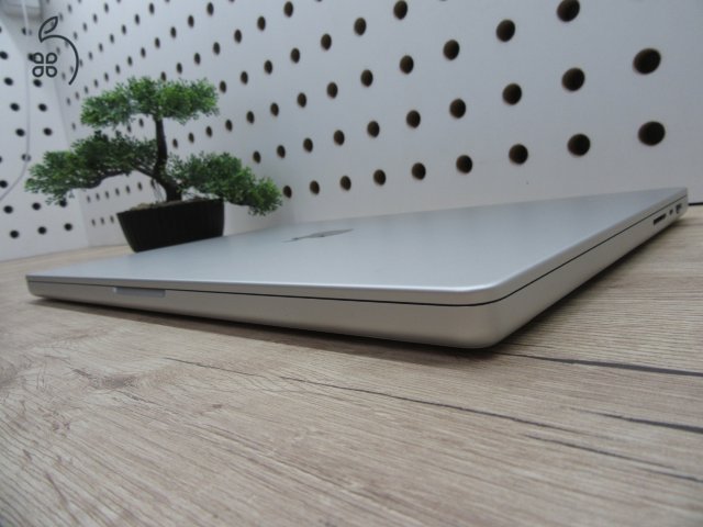 Apple MacBook Pro 16” M1 Pro – Elegáns erőgép, profi kijelzővel – 16 GB RAM / 512 GB SSD – Használt, szép állapot – 3 hónap garanciával
