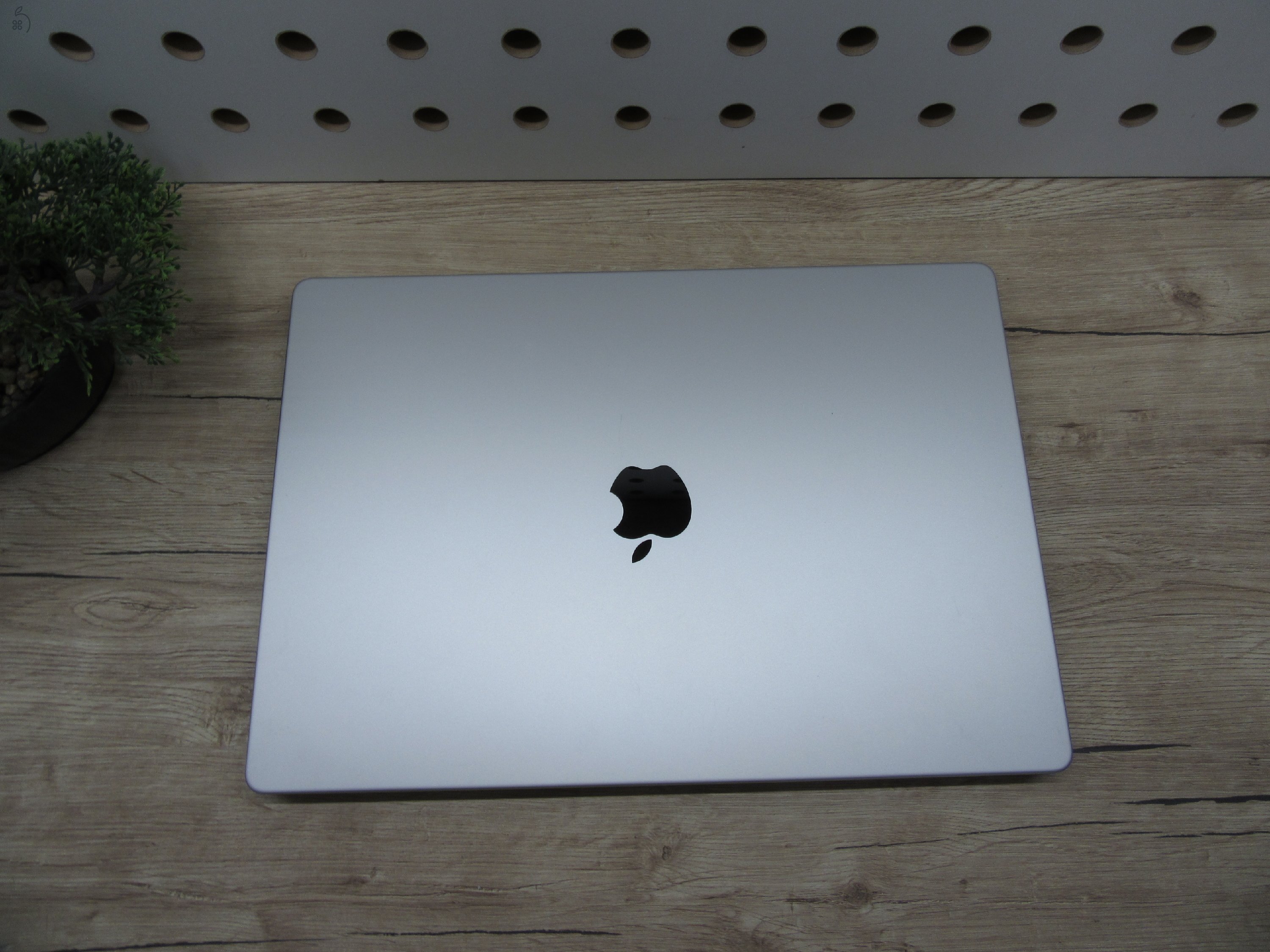 Apple MacBook Pro 16” M1 Pro – Elegáns erőgép, profi kijelzővel – 16 GB RAM / 512 GB SSD – Használt, szép állapot – 3 hónap garanciával