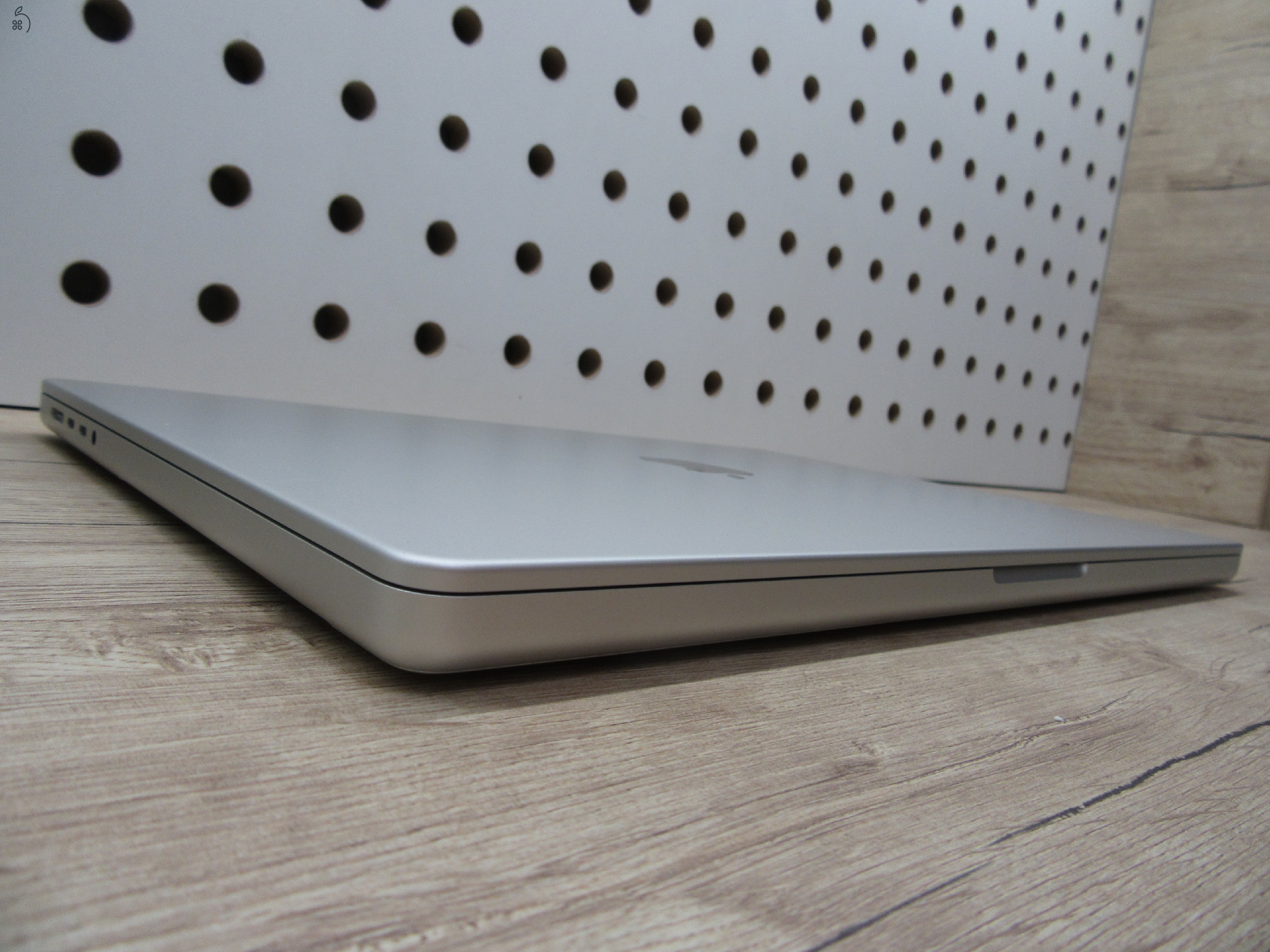 Apple MacBook Pro 16” M1 Pro – Elegáns erőgép, profi kijelzővel – 16 GB RAM / 512 GB SSD – Használt, szép állapot – 3 hónap garanciával