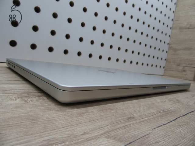Apple MacBook Pro 16” M1 Pro – Elegáns erőgép, profi kijelzővel – 16 GB RAM / 512 GB SSD – Használt, szép állapot – 3 hónap garanciával