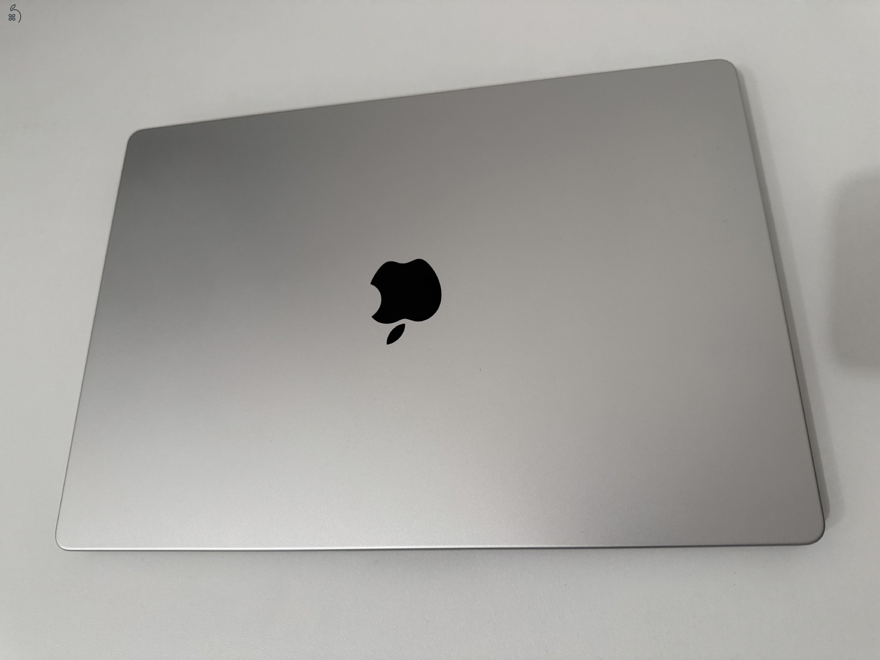 MacBook Pro 16 - M4 Pro / 48GB / 4TB - 2025 - újszerű