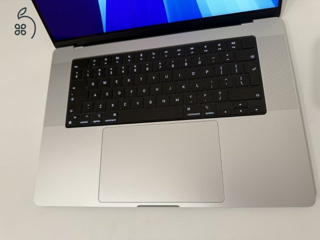 MacBook Pro 16 - M4 Pro / 48GB / 4TB - 2025 - újszerű