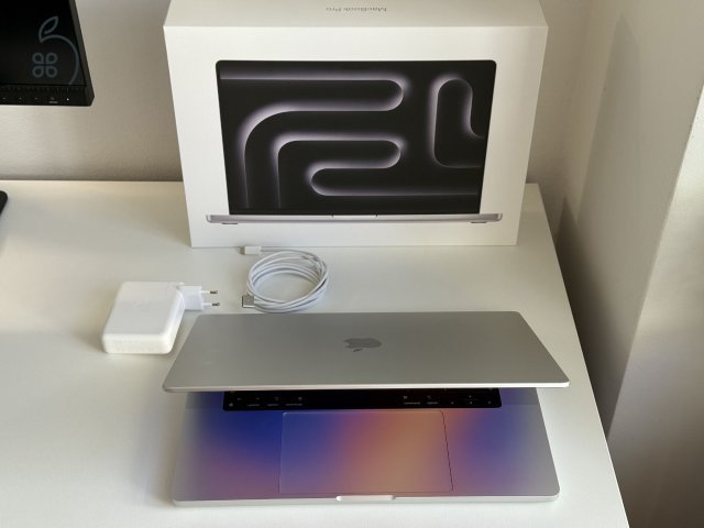 MacBook Pro 16 - M4 Pro - 4 TB SSD / 48 GB - 2025 - újszerű