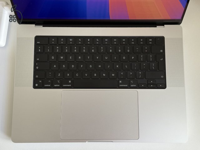 MacBook Pro 16 - M4 Pro - 4 TB SSD / 48 GB - 2025 - újszerű