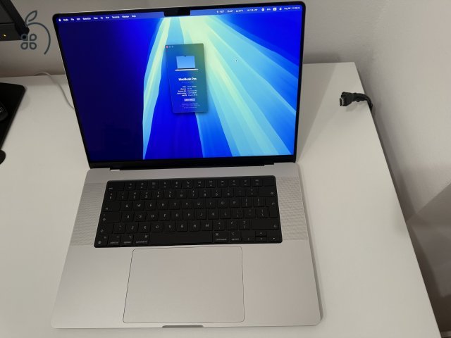MacBook Pro 16 - M4 Pro - 4 TB SSD / 48 GB - 2025 - újszerű