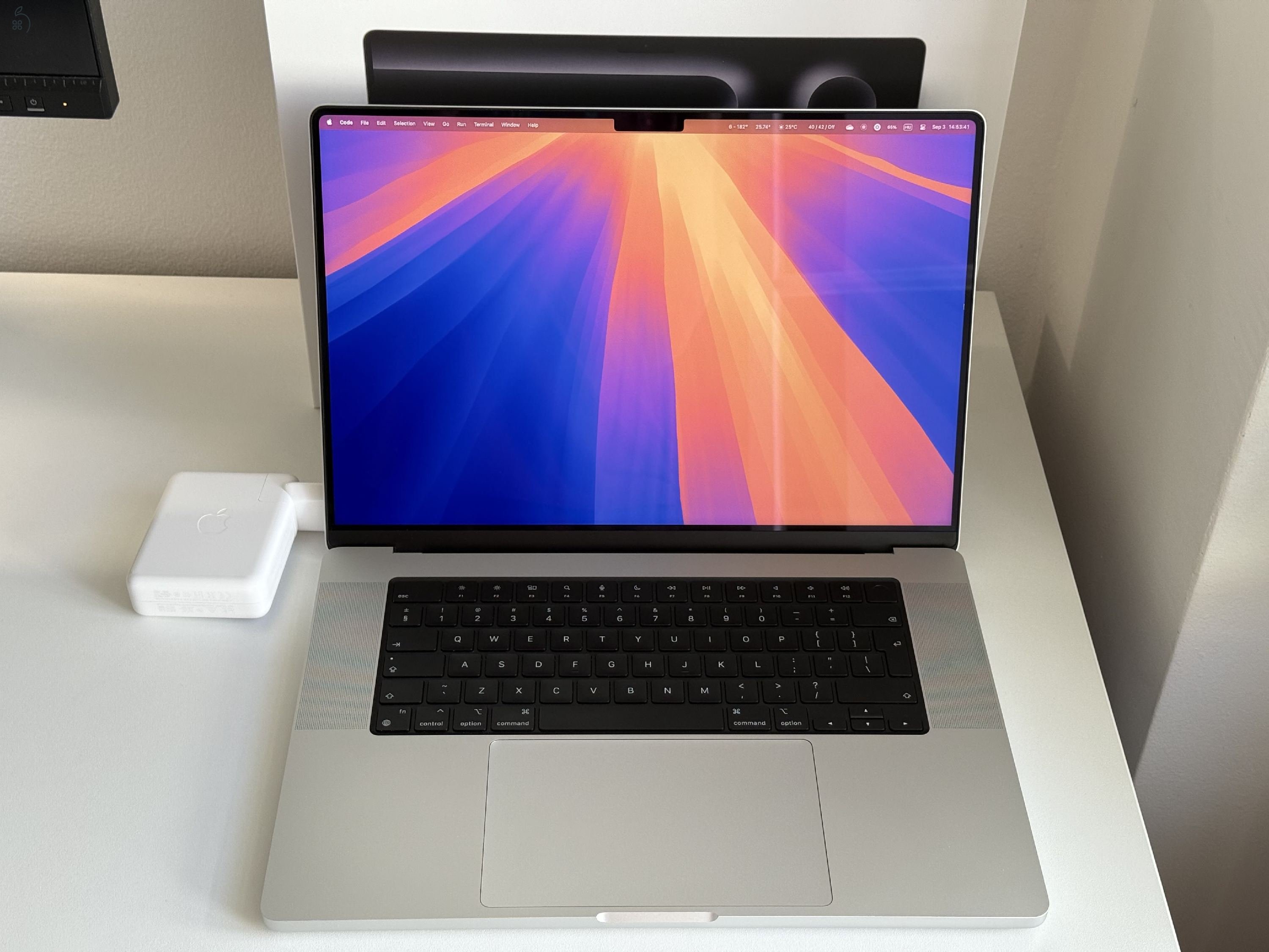 MacBook Pro 16 - M4 Pro - 4 TB SSD / 48 GB - 2025 - újszerű
