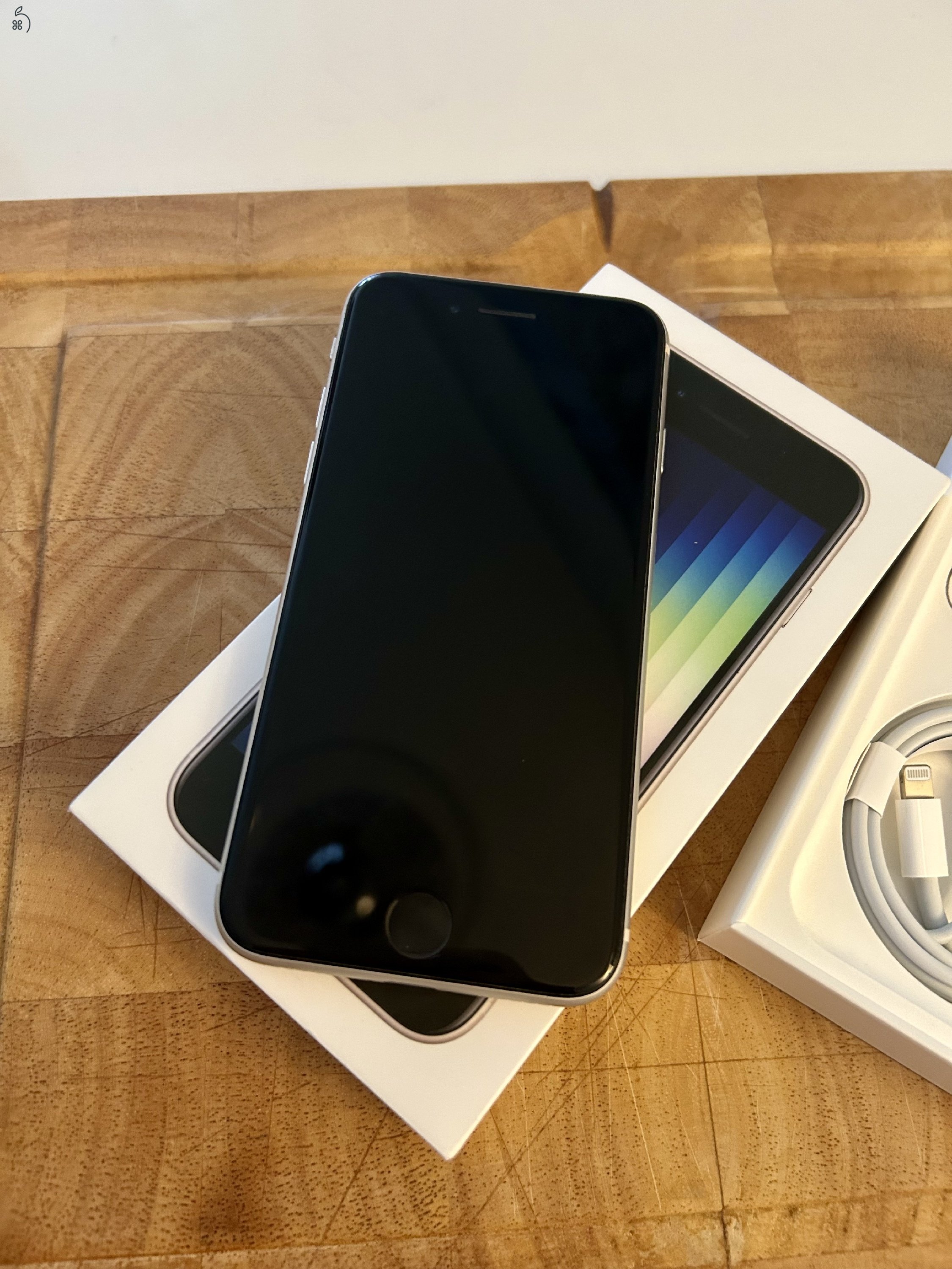 Használt Iphone SE3 64 GB Starlight fehér, tökéletes állapot, független