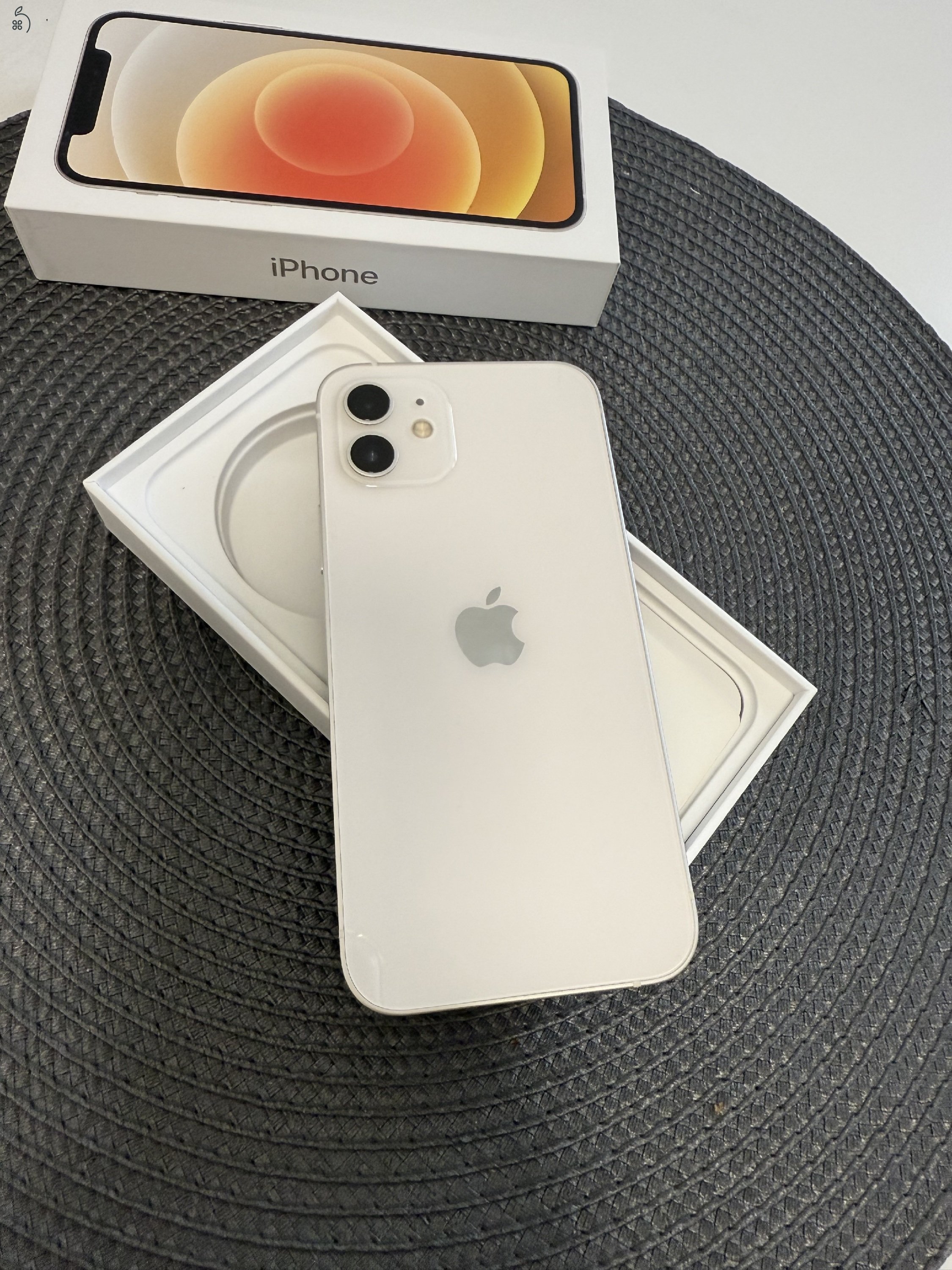 Tökéletes állapotú iPhone 12