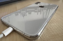 Rendkívül megkímélt iPhone XS 64GB gyári független, cserélt akkuval