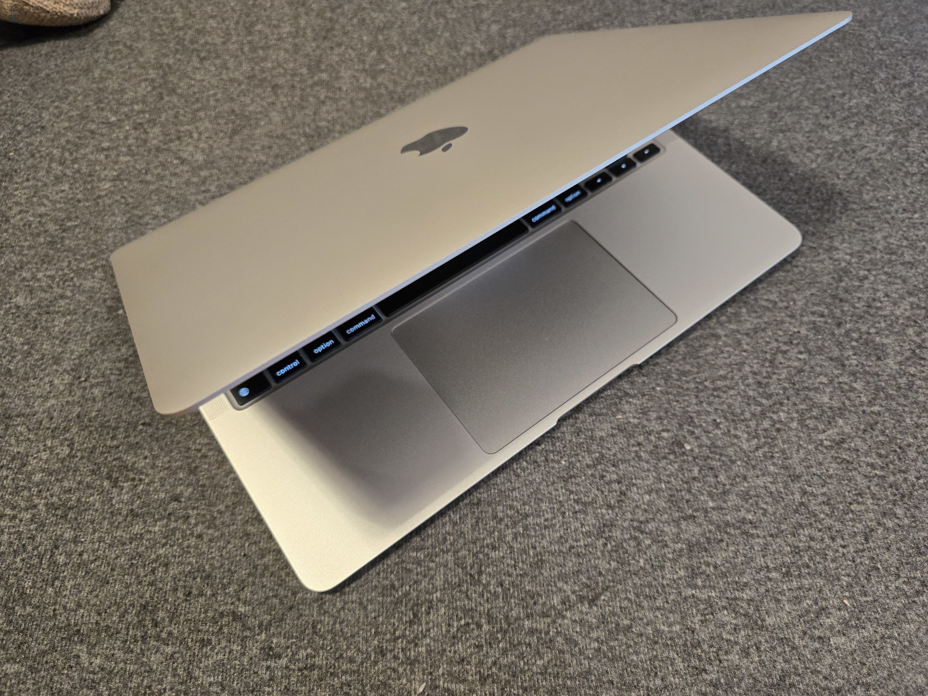 Apple MacBook Air M1 13.3 2020 (MGN93MG/A) AJÁNDÉK Magic Mouse