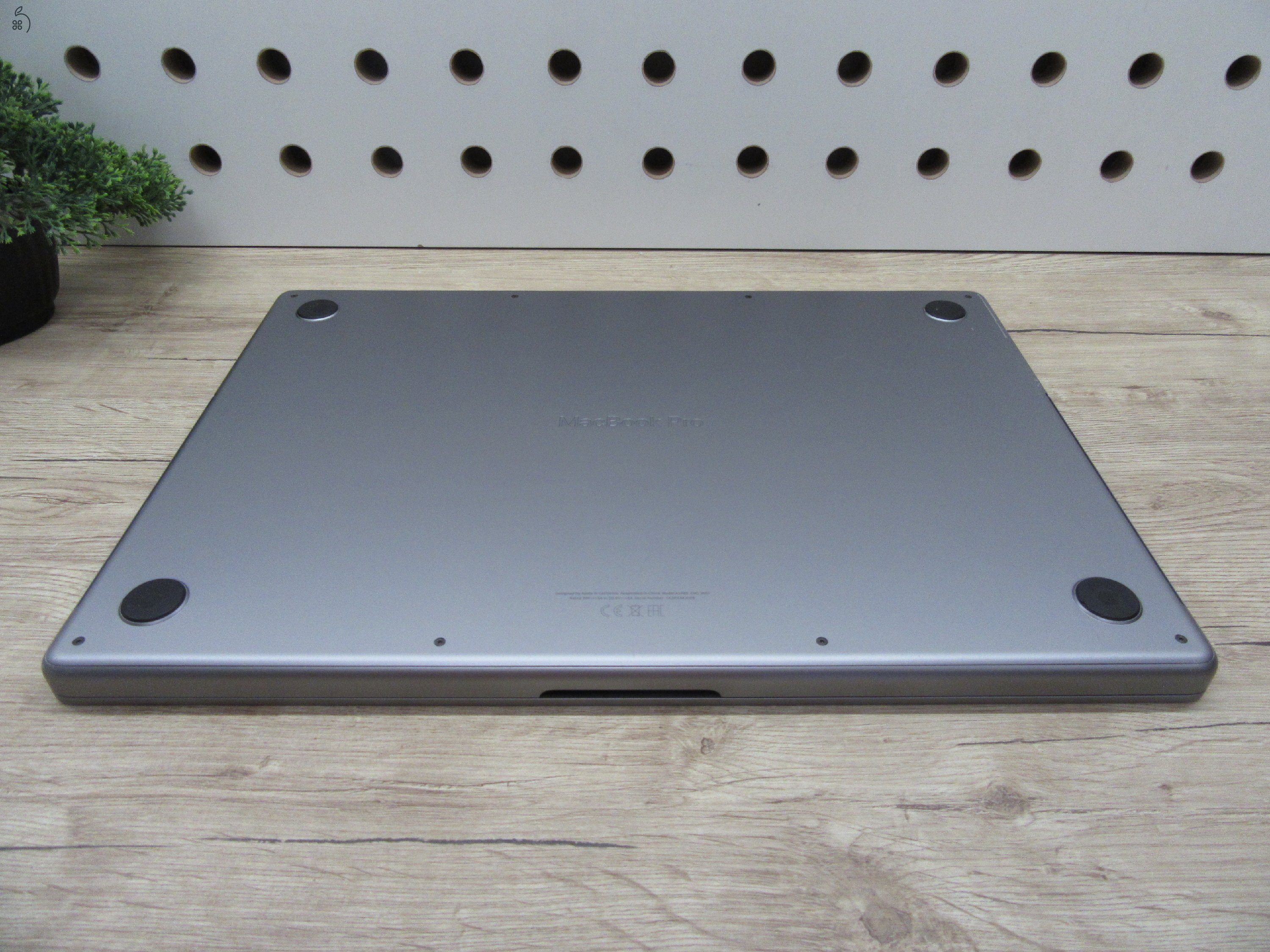 Apple MacBook Pro 16” M1 Pro – Nagykijelzős erő, profi teljesítmény – 32 GB RAM / 1 TB SSD – Használt, megkímélt – 3 hónap garanciával