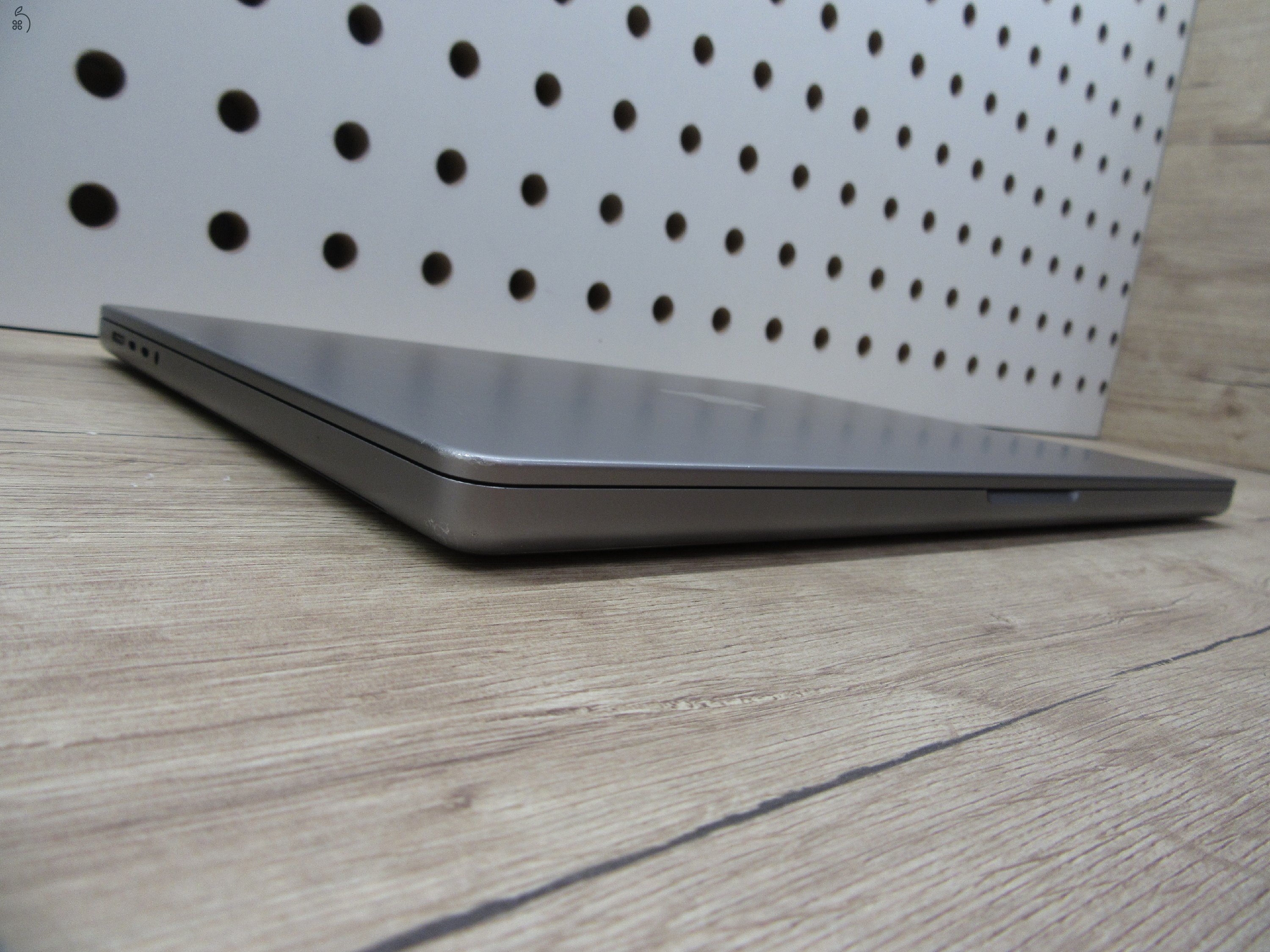 Apple MacBook Pro 16” M1 Pro – Nagykijelzős erő, profi teljesítmény – 32 GB RAM / 1 TB SSD – Használt, megkímélt – 3 hónap garanciával