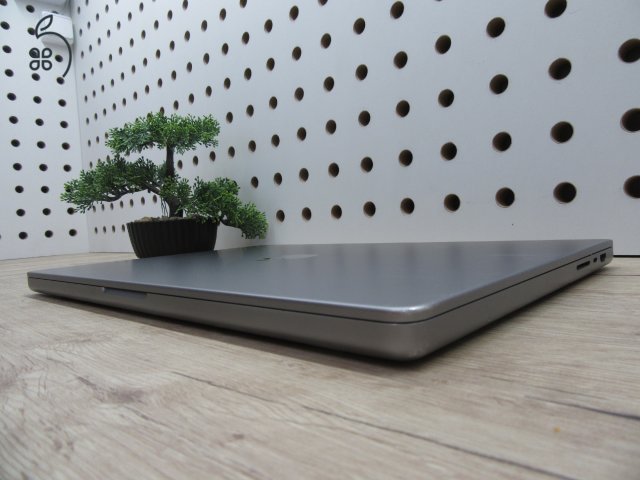Apple MacBook Pro 16” M1 Pro – Nagykijelzős erő, profi teljesítmény – 32 GB RAM / 1 TB SSD – Használt, megkímélt – 3 hónap garanciával