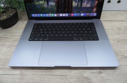 Apple MacBook Pro 16” M1 Pro – Nagykijelzős erő, profi teljesítmény – 32 GB RAM / 1 TB SSD – Használt, megkímélt – 3 hónap garanciával