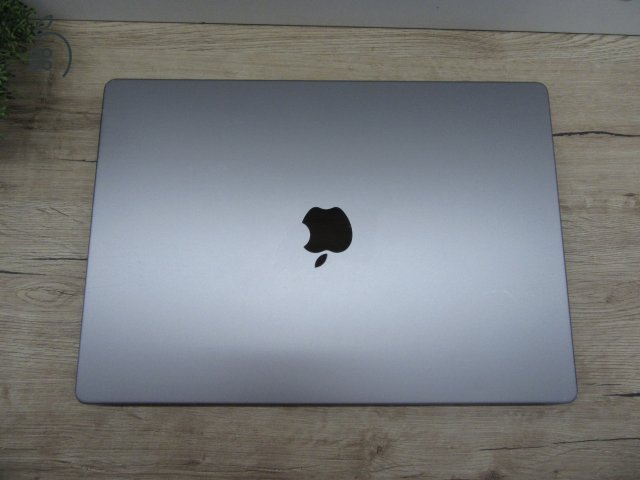 Apple MacBook Pro 16” M1 Pro – Nagykijelzős erő, profi teljesítmény – 32 GB RAM / 1 TB SSD – Használt, megkímélt – 3 hónap garanciával