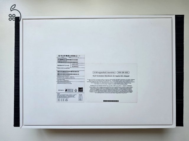 MacBook Air 13,6