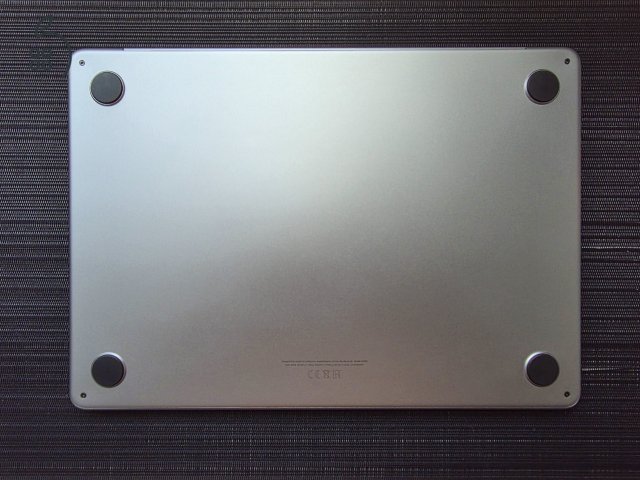 MacBook Air 13,6