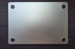 MacBook Air 13,6