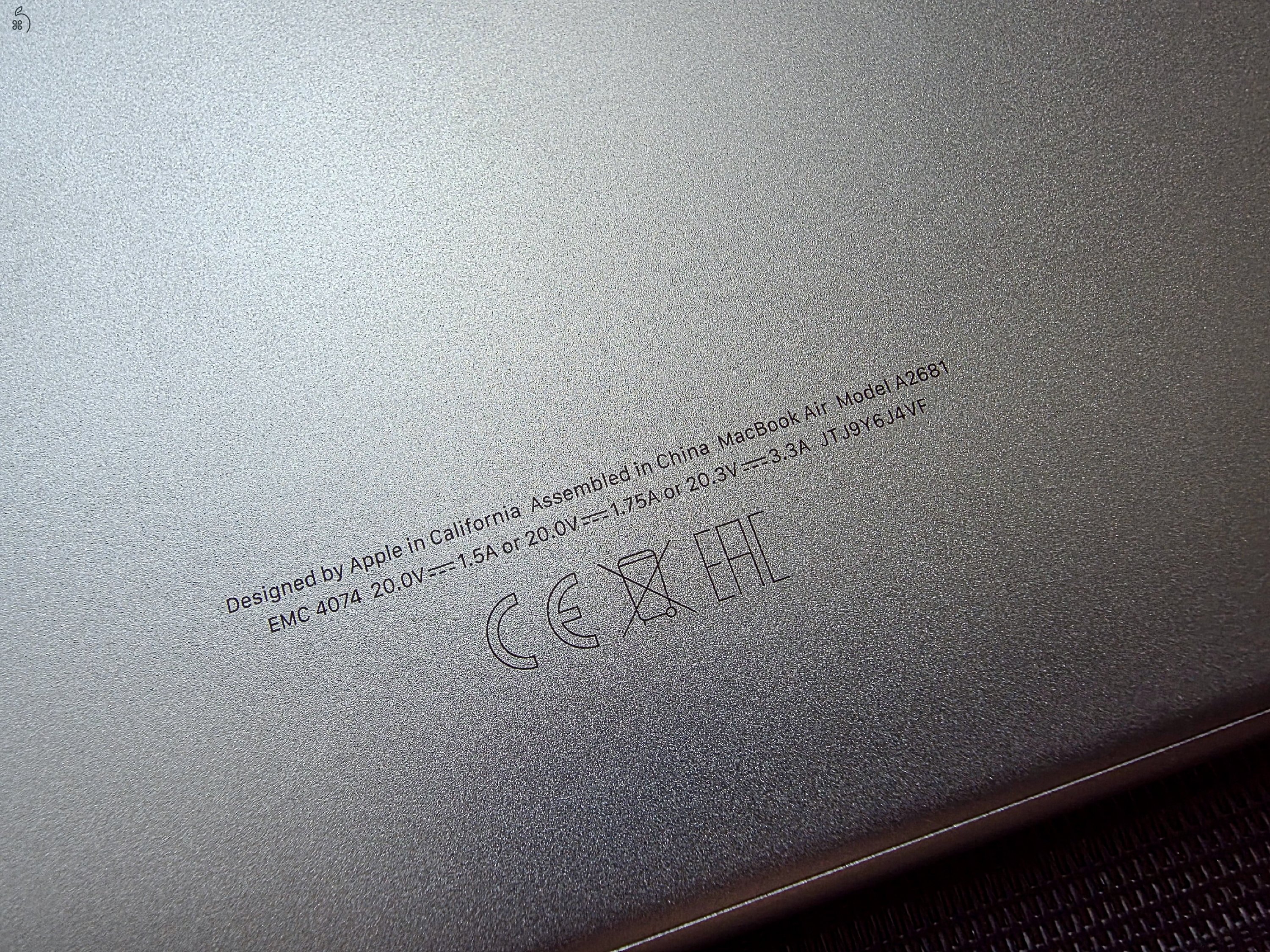 MacBook Air 13,6
