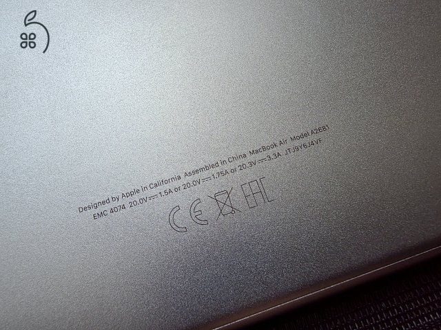 MacBook Air 13,6