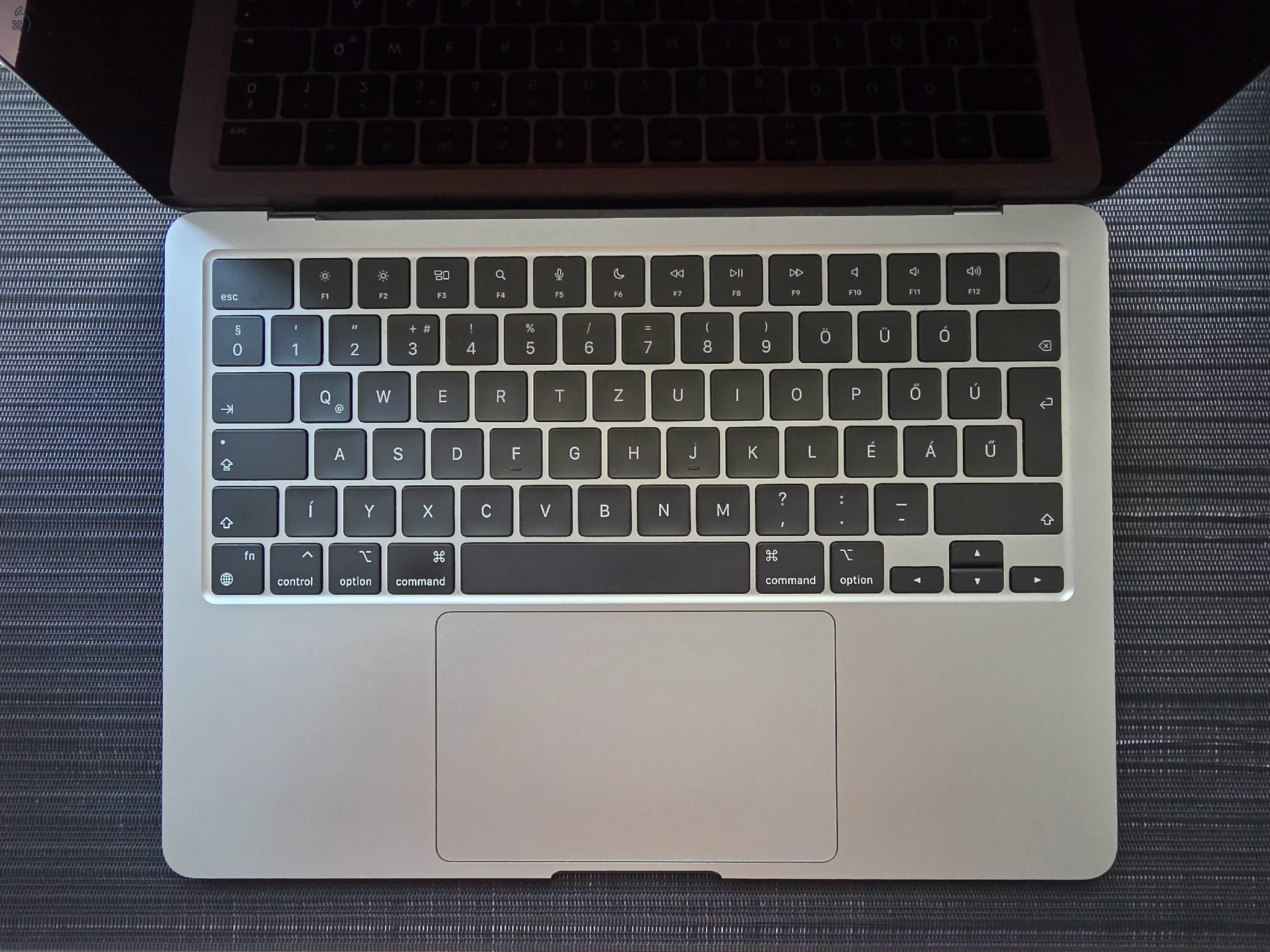 MacBook Air 13,6