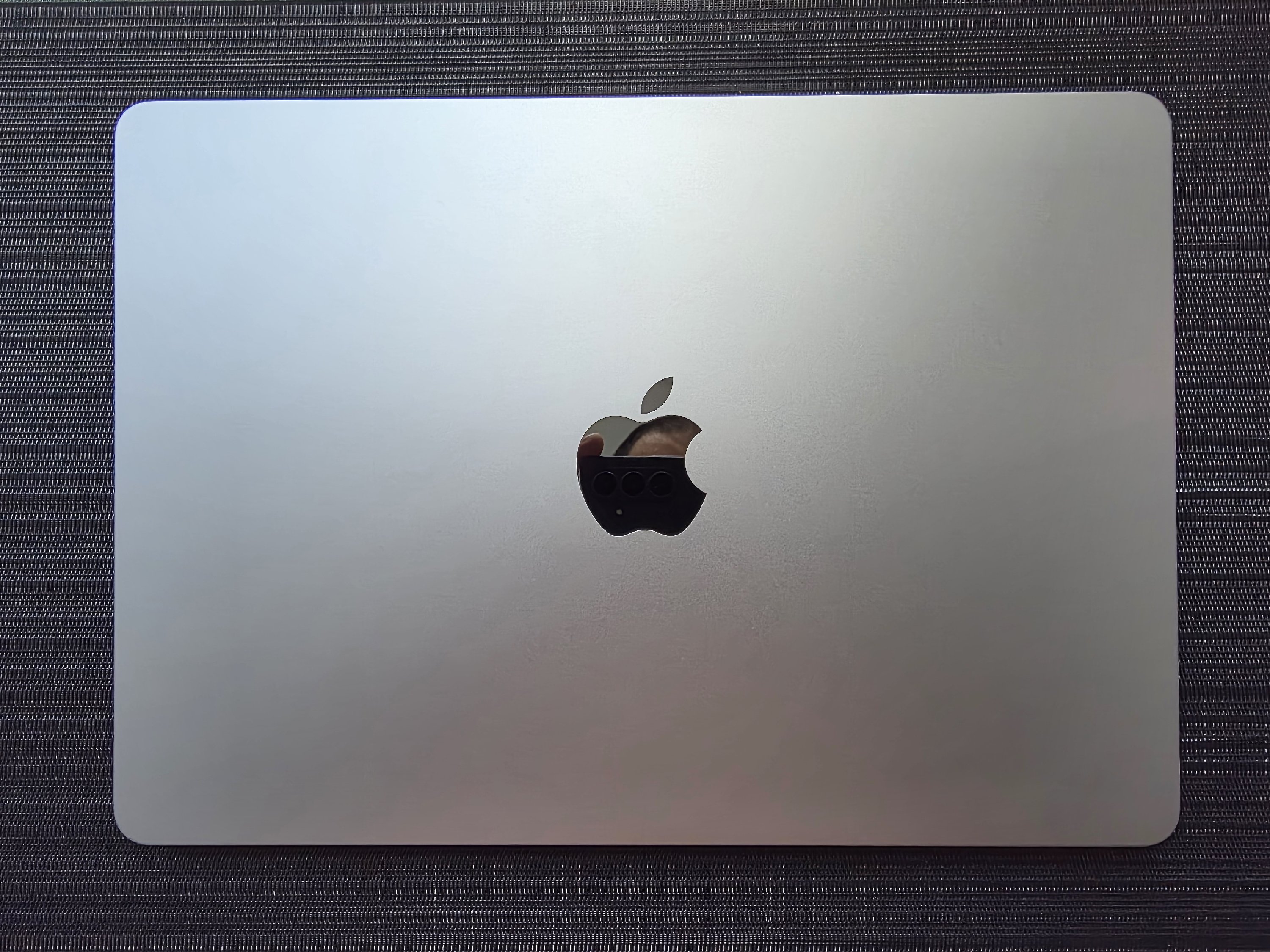 MacBook Air 13,6