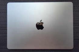 MacBook Air 13,6