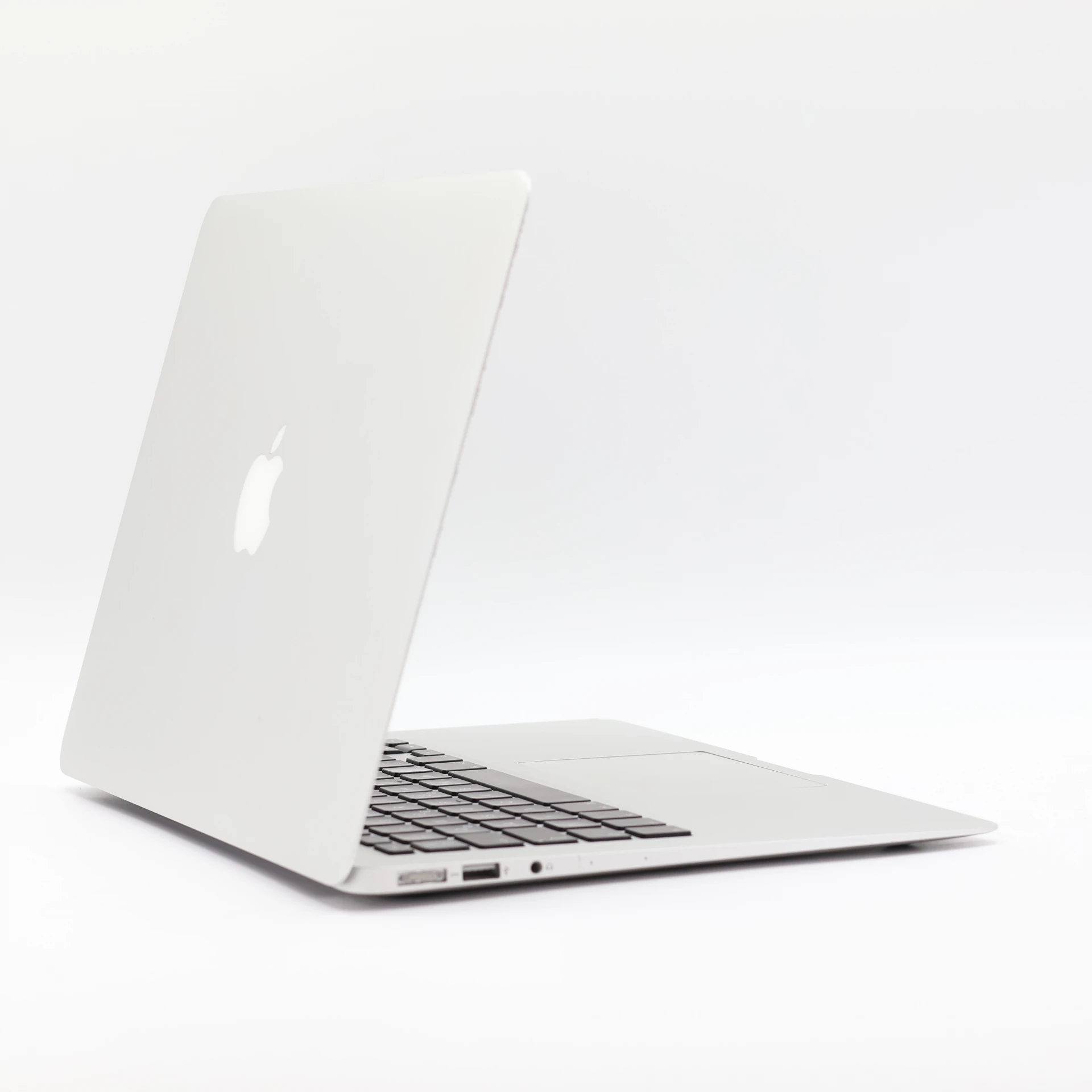 1 év garanciával! Felújított Apple Macbook AIR i5 2015 128 GB Silver