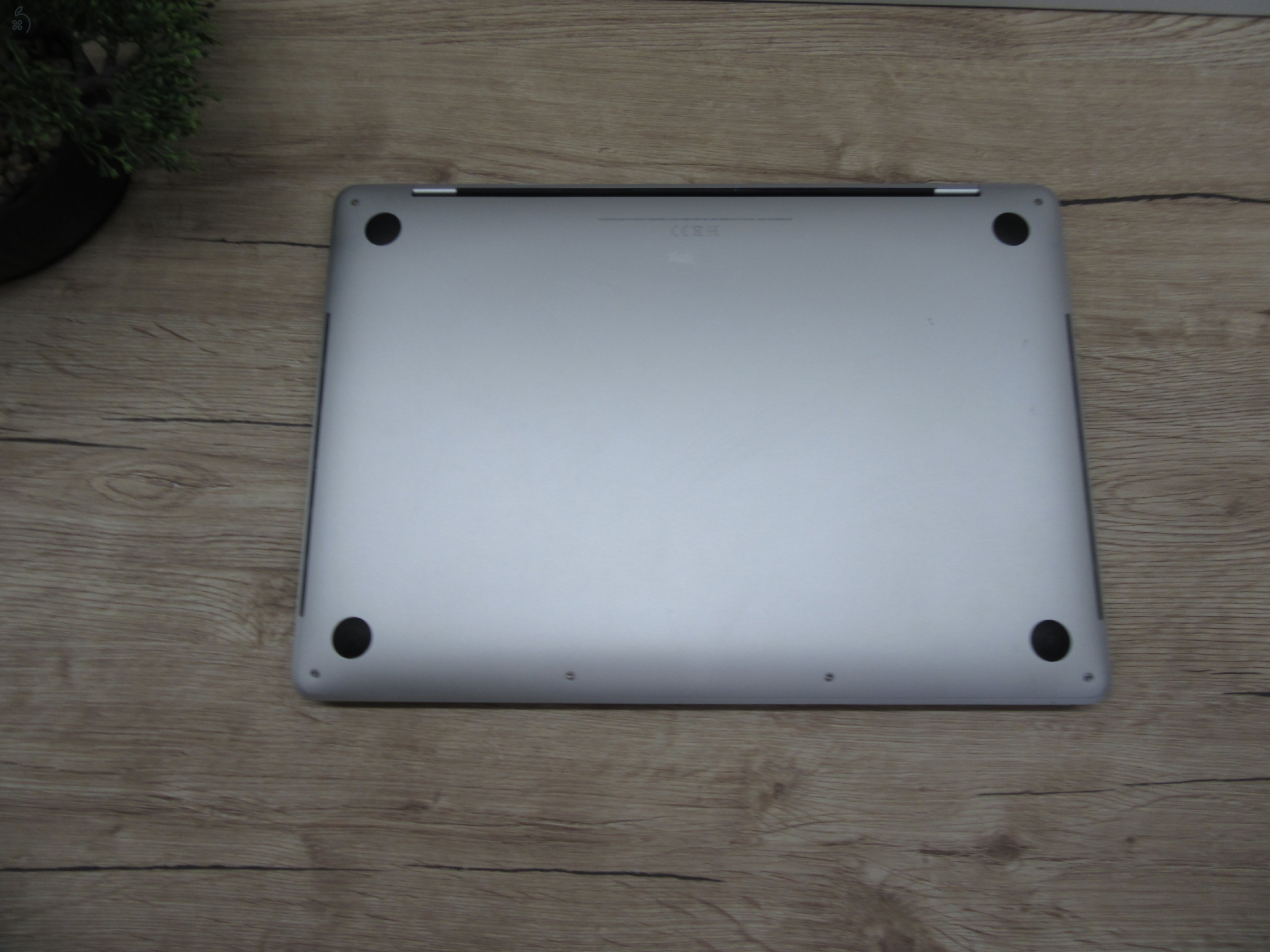 Apple MacBook Pro 13” Touch Bar – Kompakt erő, prémium dizájn – 16 GB RAM / 500 GB SSD – Használt, karcmentes – 3 hónap garanciával