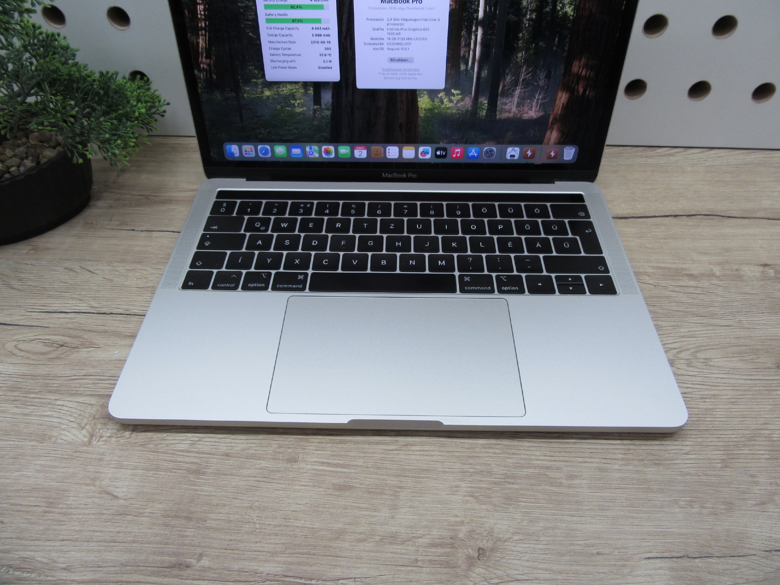 Apple MacBook Pro 13” Touch Bar – Kompakt erő, prémium dizájn – 16 GB RAM / 500 GB SSD – Használt, karcmentes – 3 hónap garanciával